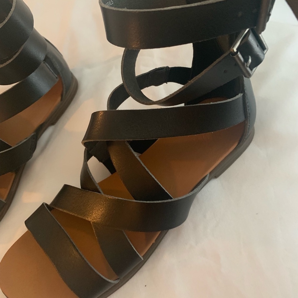 Universal Thread sandals - Picture 3 of 4